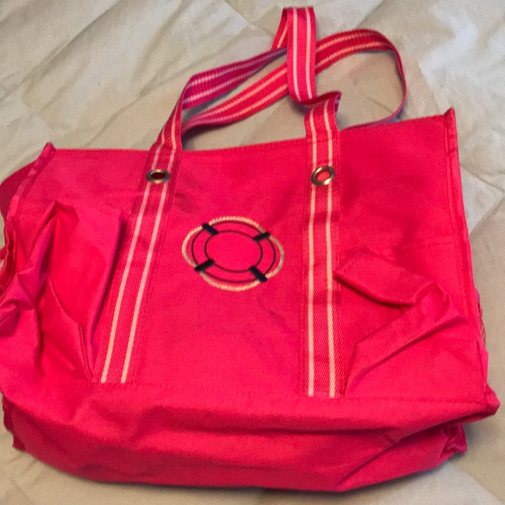 Utility tote with zipper